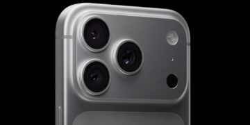 اپل در ادامه معرفی سری آیفون ۱۷، آداپتور جدیدی به نام «Dynamic Power Adapter» را رونمایی کرده است که با طراحی جمع‌وجور و قابلیت حداکثر توان خروجی ۶۰ وات، تجربه شارژ سریع آیفون‌ها را به سطح بالاتری می‌برد.