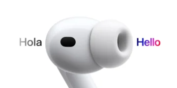 اپل اخیراً از AirPods Pro 3 رونمایی کرده و قابلیت ترجمه زنده را معرفی کرده است؛ ویژگی‌ای که به‌زودی از طریق به‌روزرسانی نرم‌افزاری برای مدل‌های قدیمی‌تر مانند AirPods Pro 2 و AirPods 4 نیز در دسترس خواهد بود. این قابلیت تنها با آیفون‌های جدید و سیستم عامل iOS 26 قابل استفاده است.