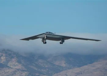 دومین بمبافکن هستهای B-21 Raider پرواز نخست خود را انجام داد