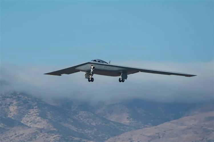 دومین بمب‌افکن هسته‌ای B-21 Raider پرواز نخست خود را انجام داد