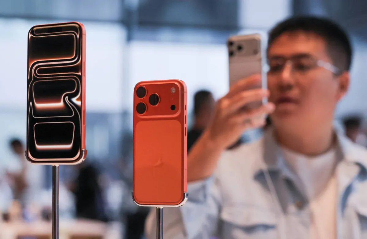 Base iPhone 17 Is Outselling Standard Xiaomi 17