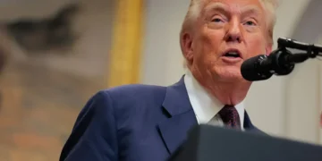 غول‌های فناوری خواستار ماندن کارکنان خود با ویزای H-1B در آمریکا شدند