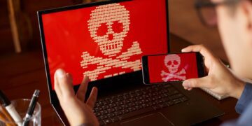 ایالات متحده برای دستگیری «ولودیمیر تیموشچوک»، شهروند اوکراینی و متهم اصلی مجموعه‌ای از حملات گسترده باج‌افزاری، جایزه‌ای ۱۱ میلیون دلاری تعیین کرده است. بر اساس اعلام وزارت دادگستری آمریکا، او طی سه سال گذشته با هدایت این حملات موفق به سرقت بیش از ۱۸ میلیارد دلار از شرکت‌های بزرگ و مؤسسات بین‌المللی شده است.