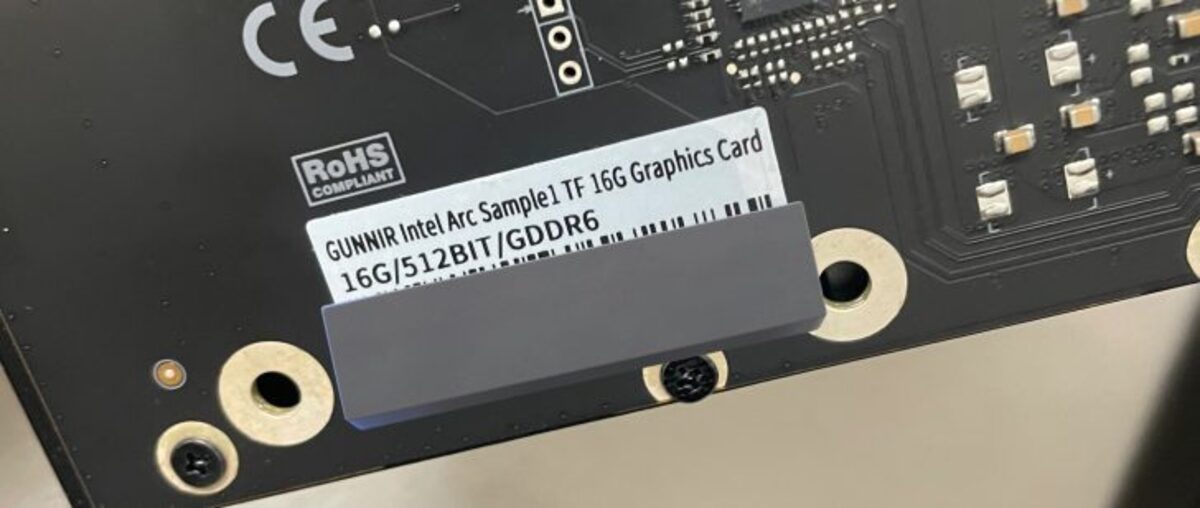 اما بعدها برای کاهش هزینه‌ها و حفظ همان ظرفیت حافظه ۱۶ گیگابایتی به رابط ۲۵۶ بیتی بازگشته است.