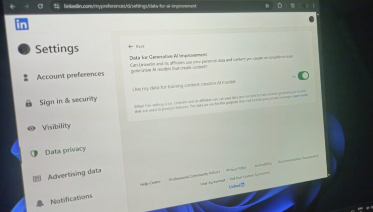 LinkedIn warns it will auto train AI models (2)