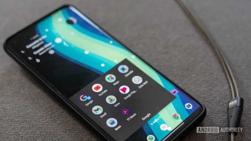 کوین بری، بنیانگذار و تنها توسعهدهنده Nova Launcher، با اعلام جدایی از شرکت Branch، به توسعه این لانچر پایان داد و فاش کرد که تلاش او برای متنباز کردن کد برنامه توسط شرکت متوقف شده است.
