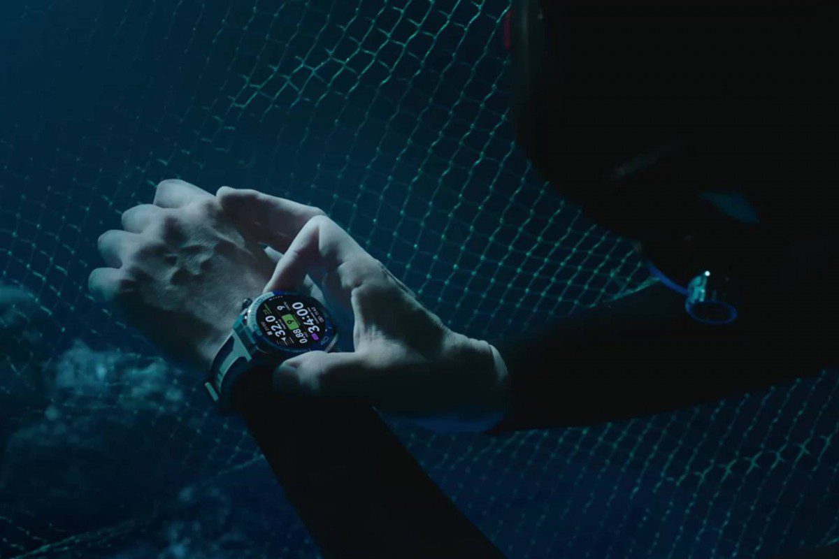 قابلیت منحصربه‌فرد دیگر این محصول پشتیبانی از ارتباط سونار زیر آب است که برای نخستین بار در یک ساعت هوشمند ارائه می‌شود