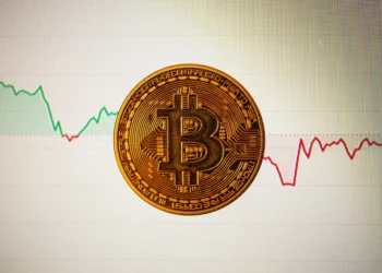 بازگشت قیمت بیت‌کوین بالای ۱۱۴ هزار دلار هم‌زمان با جهش تاریخی طلا؛ تله گاوی یا آغاز روند صعودی؟