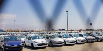 بازار خودرو میان رکود و گرانی؛ خریدار و فروشنده دست نگه داشتند
