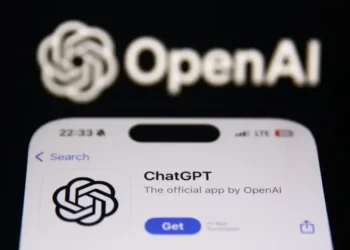 شرکت OpenAI به‌تازگی فهرستی از ۱۰۰ پرامپت برتر ChatGPT را منتشر کرده است؛ فهرستی که حاصل همکاری و رأی‌گیری گروهی از دانشجویان دانشگاه‌های مختلف در قالب یک «لابراتوار مجازی» است.