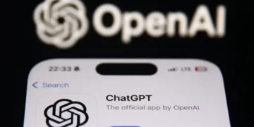 شرکت OpenAI به‌تازگی فهرستی از ۱۰۰ پرامپت برتر ChatGPT را منتشر کرده است؛ فهرستی که حاصل همکاری و رأی‌گیری گروهی از دانشجویان دانشگاه‌های مختلف در قالب یک «لابراتوار مجازی» است.