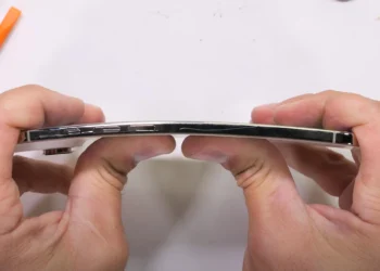 مقاومت آیفون ایر