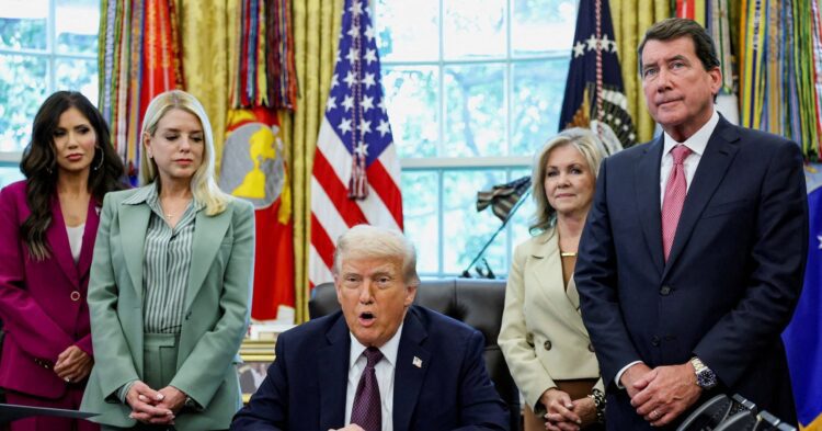 شکایت ۱۵ میلیارد دلاری ترامپ از نیویورک تایمز به اتهام افترا و آسیب به اعتبار