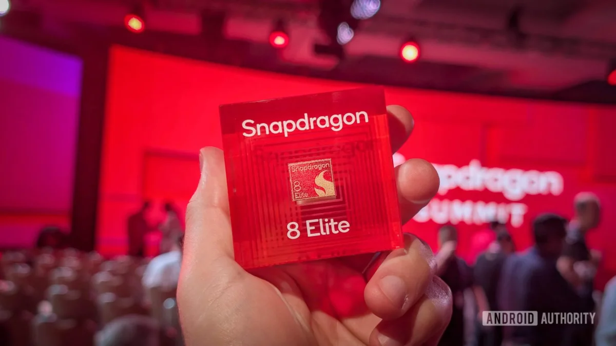 شرکت Qualcomm ضمن رونمایی از نام غیرمنتظره تراشه پرچمدار بعدی خود، Snapdragon 8 Elite Gen 5، تأیید کرد که این چیپست در سری Galaxy S26 به کار خواهد رفت، در حالی که گزارشها از بازگشت سامسونگ به استراتژی دوگانه و استفاده از تراشه Exynos 2600 در برخی مدلها خبر میدهند.