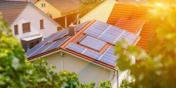 متقاضیان احداث نیروگاه خورشیدی خانگی وام ۳۰۰ میلیونی می گیرند