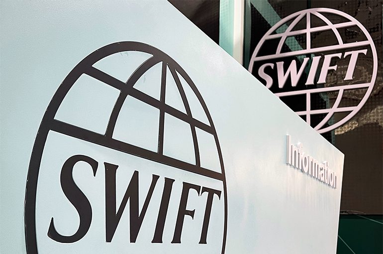  سوئیفت با همکاری ۳۰ بانک بزرگ، دفترکل بلاک‌چینی مبتنی بر اتریوم می سازد