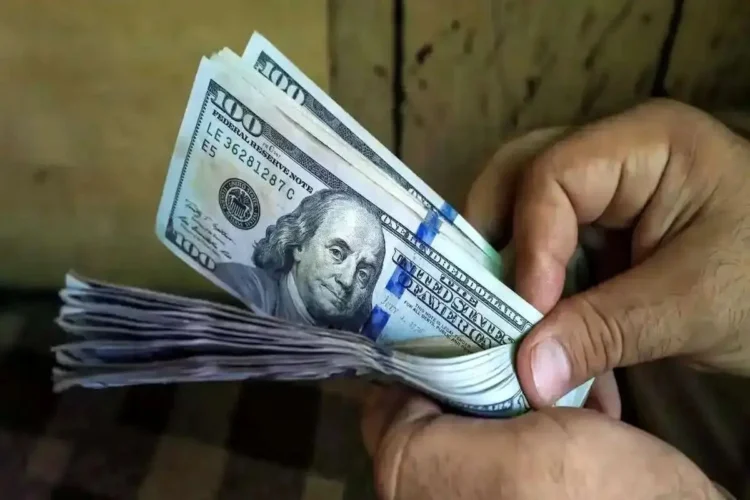 دلار به زیر ۱۰۰ هزار تومان برمی گردد؟