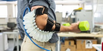 این آرنج رباتیک نرم فعالیت عضلانی را تا ۲۲ درصد کاهش می‌ دهد