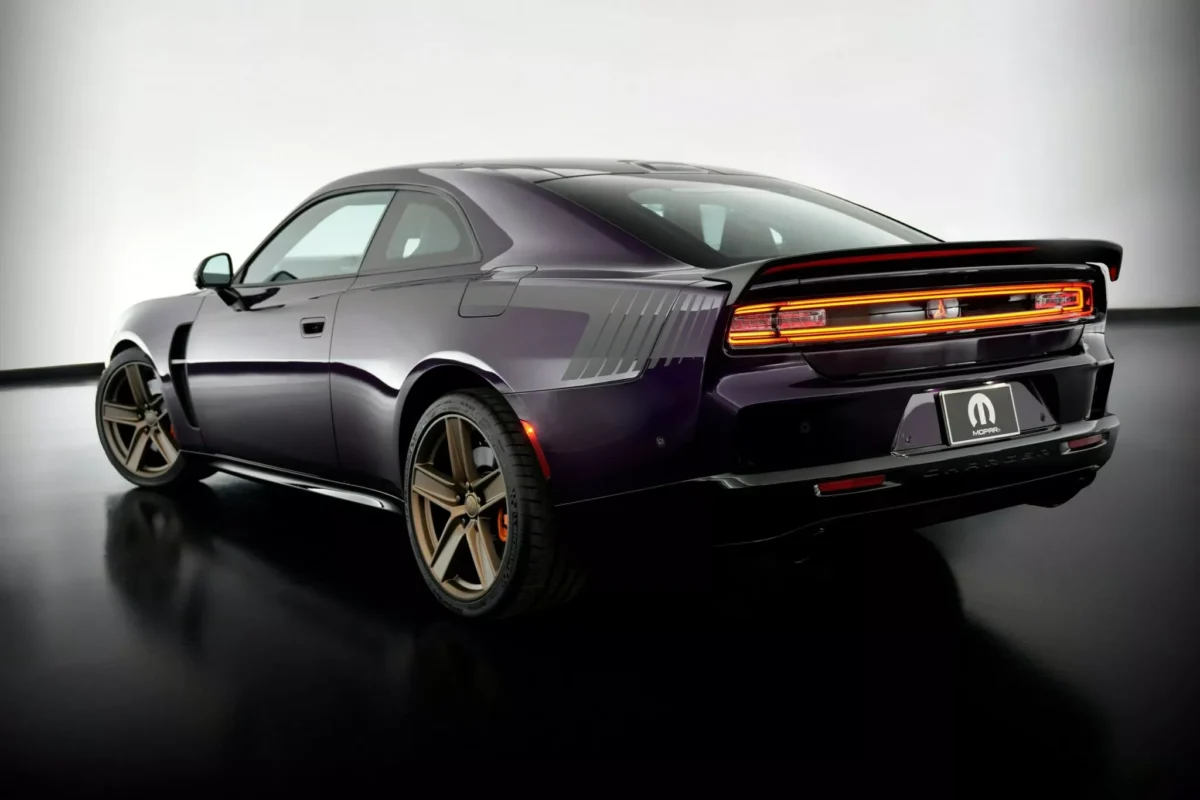 رونمایی از نسخه Sixpack دوج چارجر با پیشرانه تویینتوربو