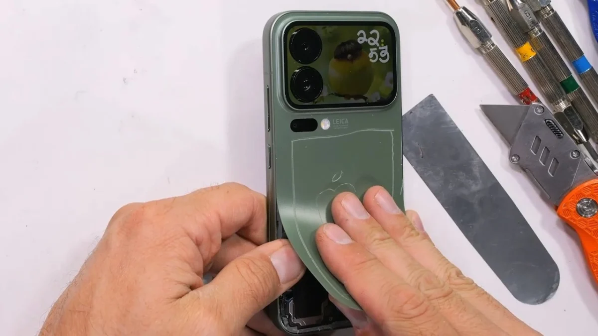 Xiaomi 17 Pro most durable smartphone display