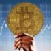 پیش‌بینی تحلیلگر بانک استاندارد چارترد: احتمال افت موقت قیمت بیت‌کوین (BTC) به زیر ۱۰۰ هزار دلار