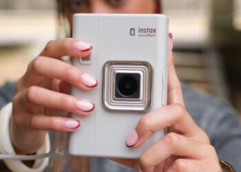 دوربین Instax LiPlay Plus فوجی‌فیلم