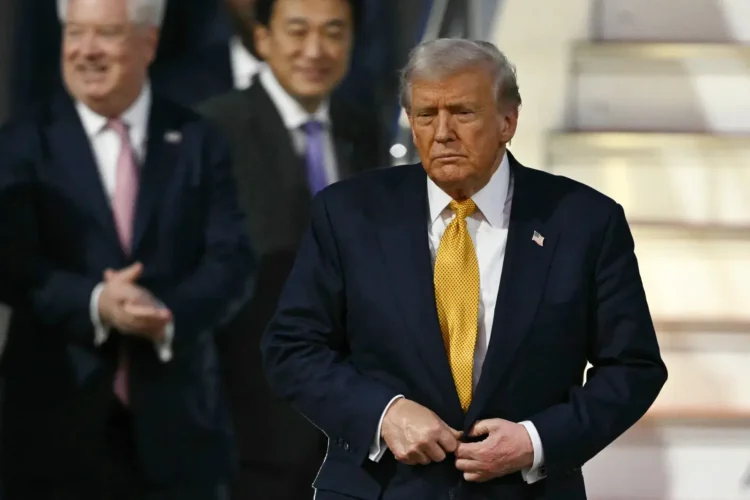 کاخ سفید پایان جنگ کنسولها را اعلام کرد؛ ترامپ در لباس مستر چیف