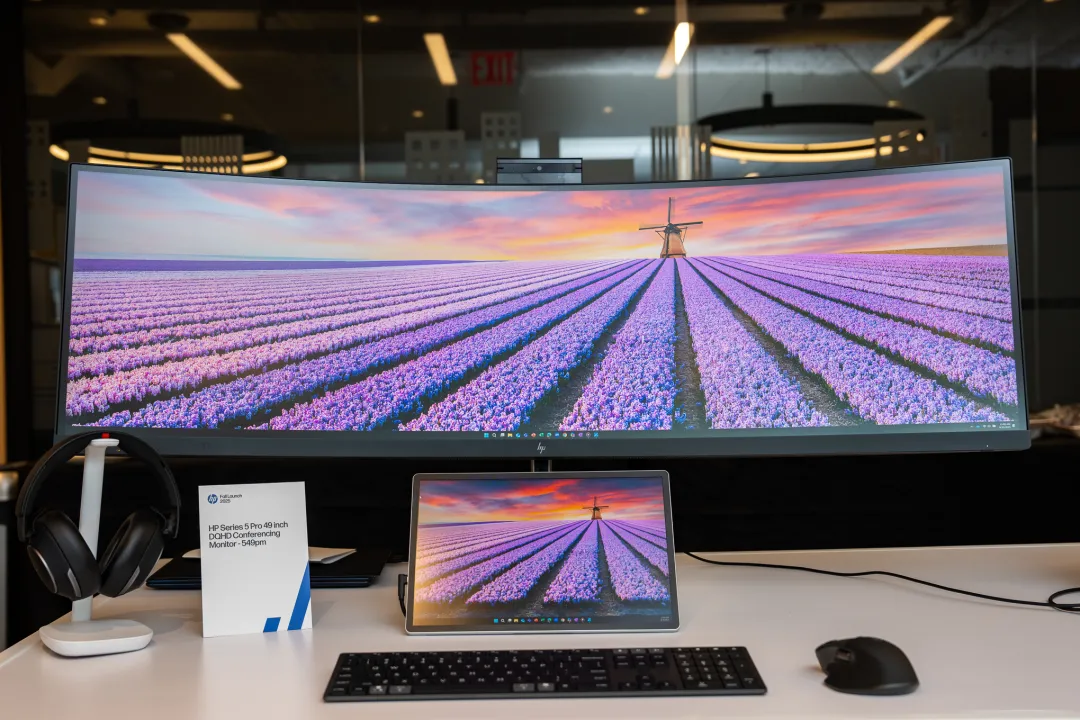 HP_Series_5_Pro_49_inch_Conferencing_Monitor