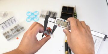 I-built-the-worlds-smallest-FPV-drone