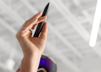 Logitech made an Apple Pencil-like stylus