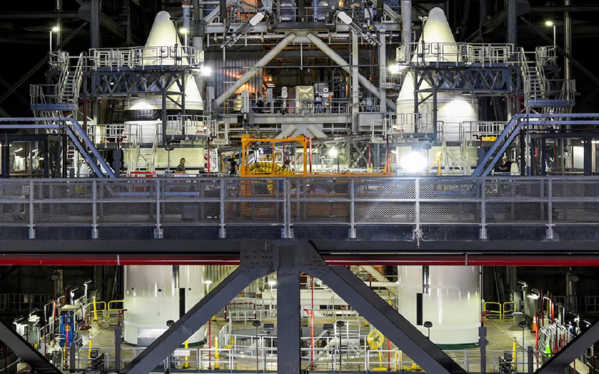 قرارداد فرودگر ماه اسپیس‌ایکس برای رقبای دیگر باز می شود 