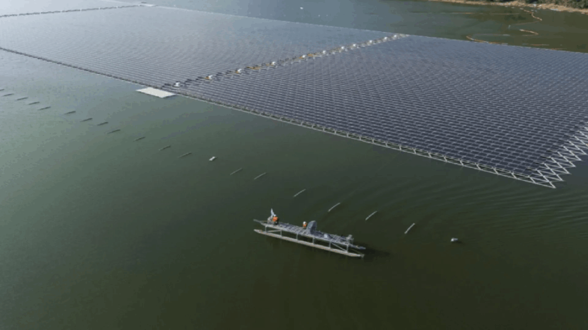 سیستم خورشیدی شناور با ساختار کندوی عسل و طراحی هرمی 