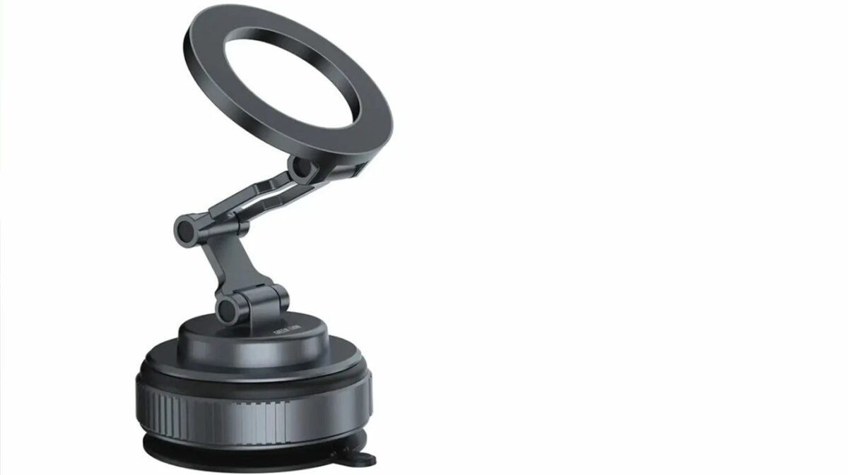 P-1096 چیکال یک هولدر خودرو مگ سیف است که از اتصال مغناطیسی آیفون بهره میبرد و گوشی را بهصورت ایمن روی دریچه تهویه یا داشبورد نگه میدارد.