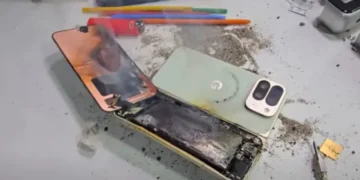 انفجار گوشی تاشوی Pixel 10 Pro Fold گوگل در تست مقاومت JerryRigEverything