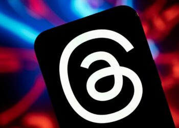Threads adds communities