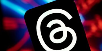 Threads adds communities