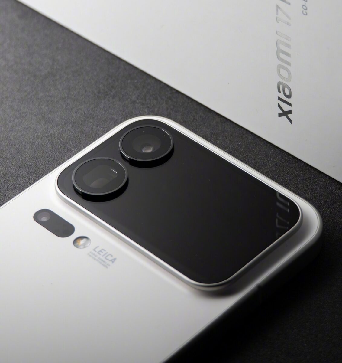 Xiaomi 18 series with rear screen