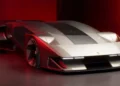 ترکیب نور و سایه روی Ferrari F76 که جزئیات سطحی بدنه و رنگ نقرهای متالیک را در محیطی استودیویی با نور قرمز نشان میدهد.