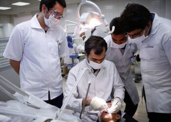 آینده پزشکی و دندانپزشکی ایران در حال نابودی است