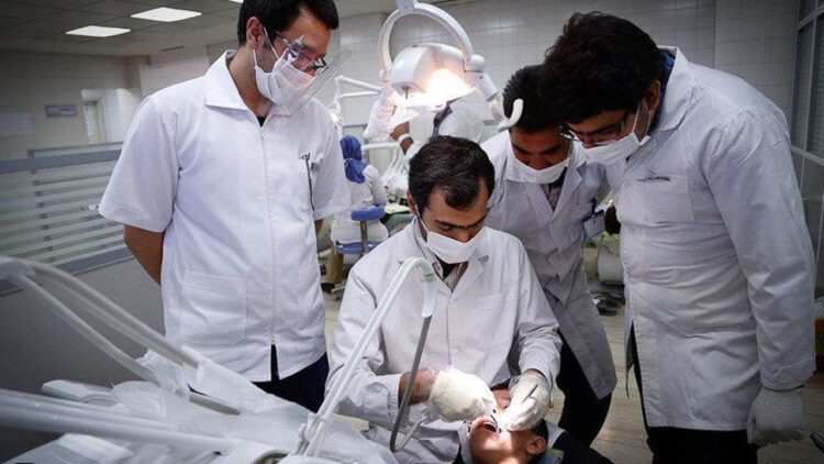 آینده پزشکی و دندانپزشکی ایران در حال نابودی است
