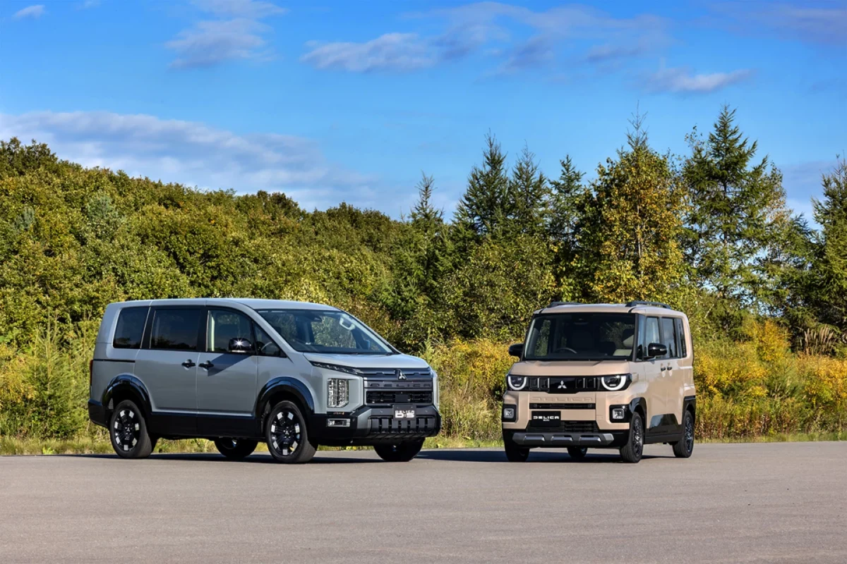 6. دو مدل جدید Mitsubishi Delica D:5 و Delica Mini در محیطی سبز با پسزمینه جنگلی.