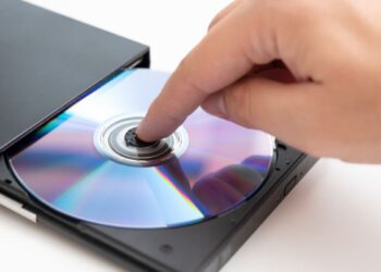 مهاجرت به ویندوز ۱۱ و علاقه به درایو نوری