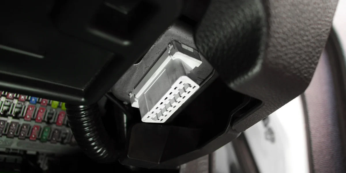 ردیاب خودرو OBD (نصب آسان بدون سیم‌کشی)