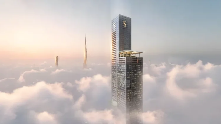 برج بلند Sobha SkyParks در میان ابرهای دوبی با منظره Burj Khalifa در پس‌زمینه.
