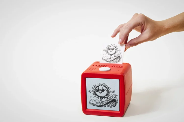 پرینتر کوچک Stickerbox که ایدههای کودکان را زنده می کند