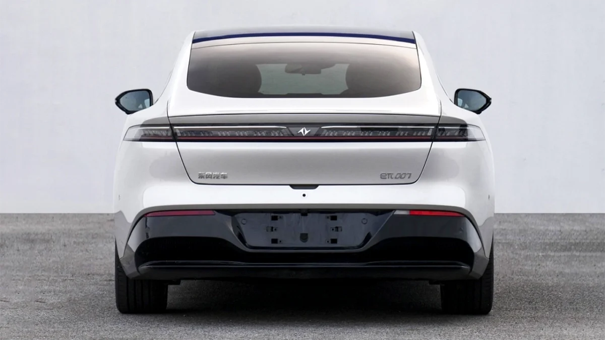 دان‌فنگ از اولین خودروی برقی جهان با چهار موتور درون‌چرخ رونمایی کرد