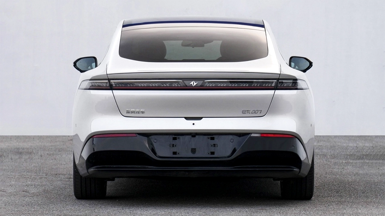 رونمایی دان‌فنگ از اولین خودروی برقی جهان با چهار موتور درون‌چرخ