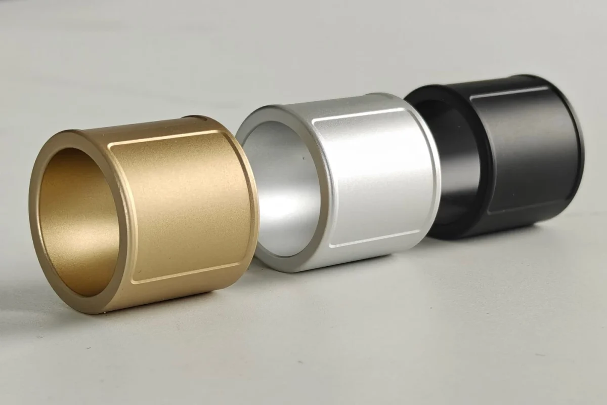 سه رنگ از ماوس حلقه‌ای Prolo: طلایی، نقره‌ای و مشکی، کنار هم به نمایش درآمده است