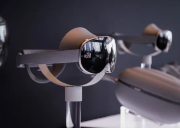 کره‌ای‌ها می‌توانند روزی ۱۱۰ دلار هدست گلکسی XR را اجاره کنند