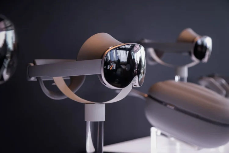 کرهایها میتوانند روزی ۱۱۰ دلار هدست گلکسی XR را اجاره کنند